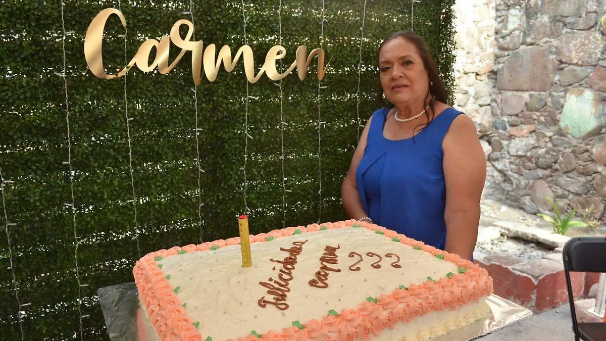 SJr Carmen Castillo celebrando su cumpleaños